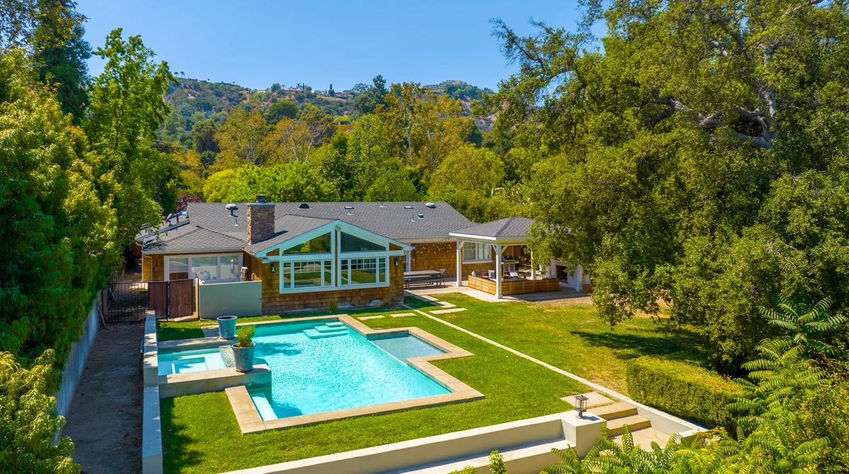 Drone-photography-shot-of-a-homes-backyard-in-orange-county-by-house-of-pix