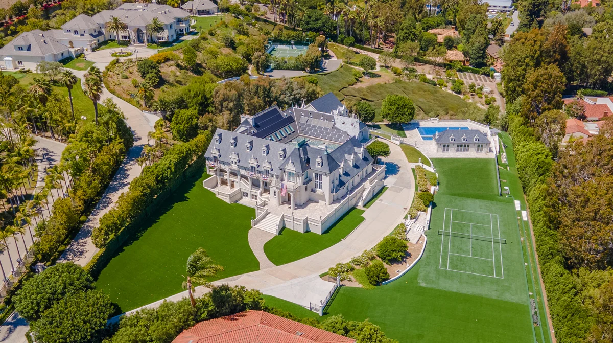 Drone-shot-of-a-luxury-home-in-laguna-niguel-california-shot-by-house-of-pix
